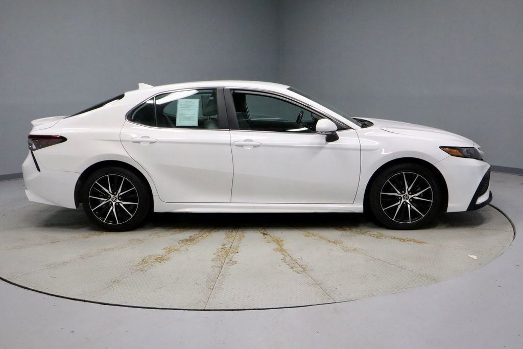 Used 2024 Toyota Camry SE FWD image 6