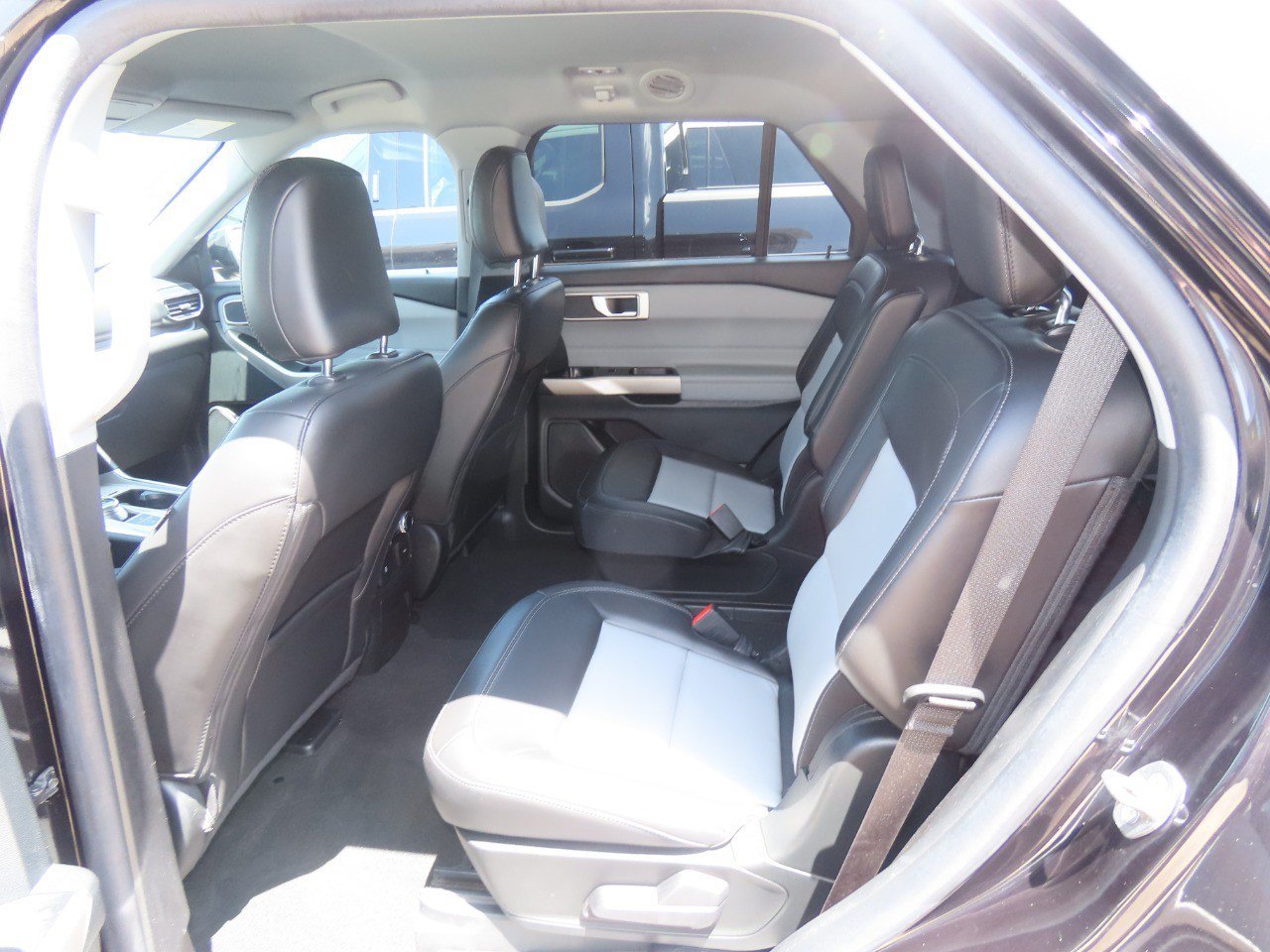 Certified 2023 Ford Explorer XLT w/ Equipment Group 202A RWD image 15