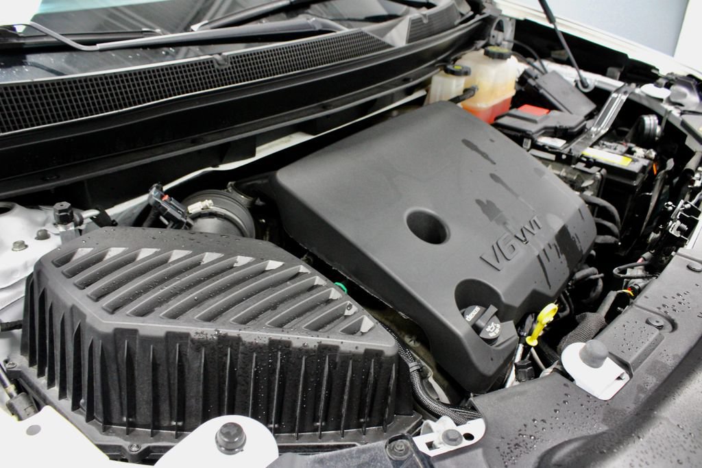 Used 2023 Chevrolet Traverse LT FWD image 19