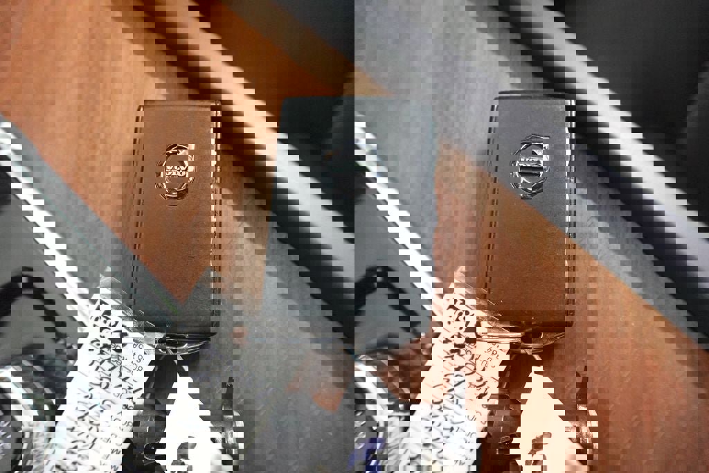 Used 2023 Volvo XC90 B6 Plus image 34