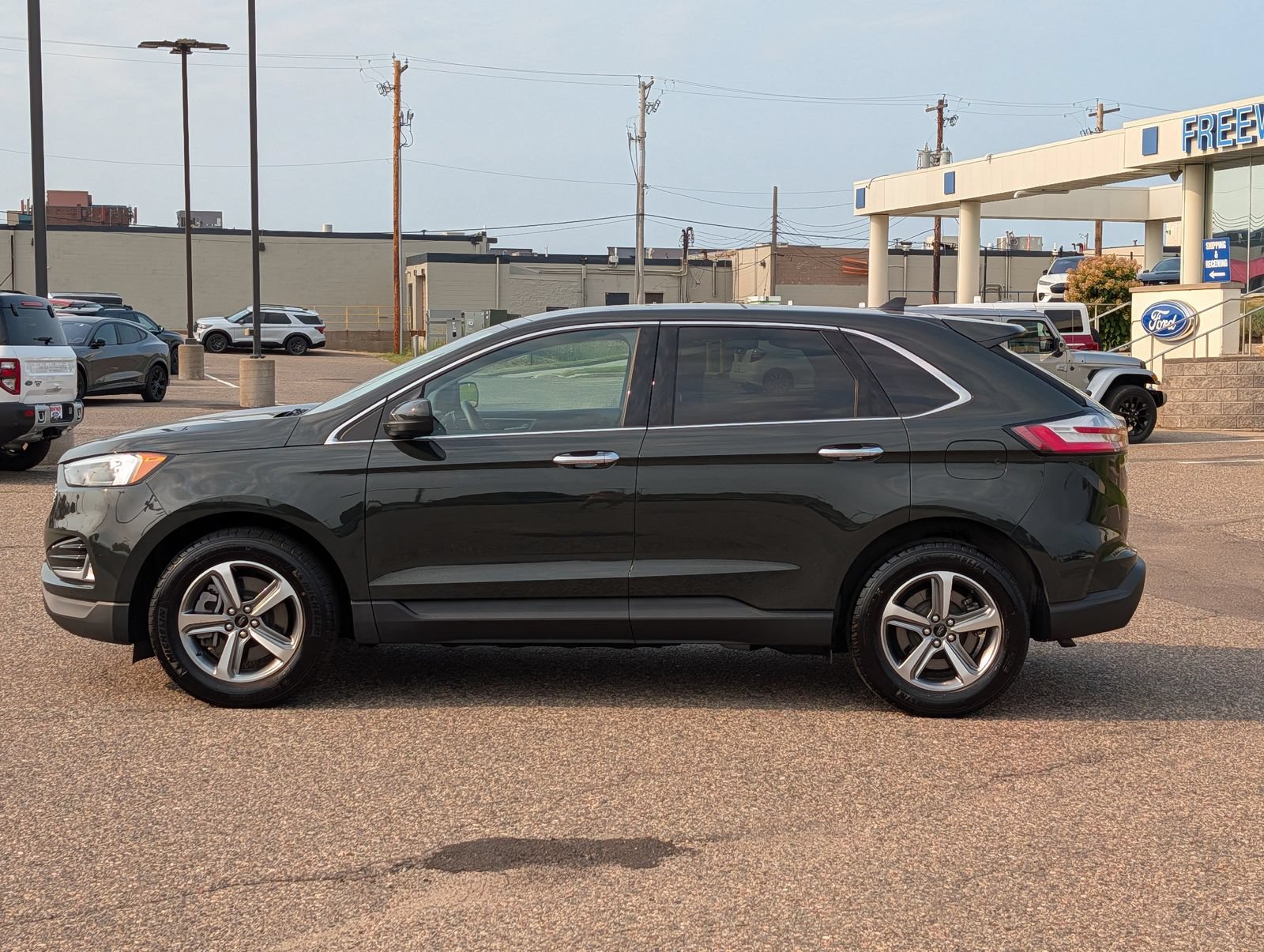 Certified 2024 Ford Edge SEL w/ Convenience Package AWD/4WD image 2