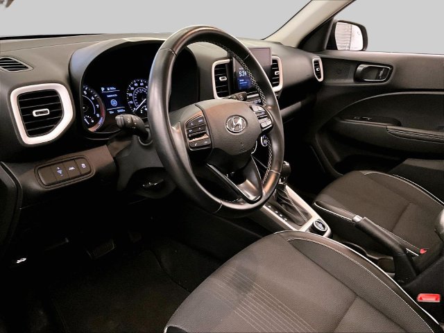 Used 2022 Hyundai Venue Limited FWD image 12