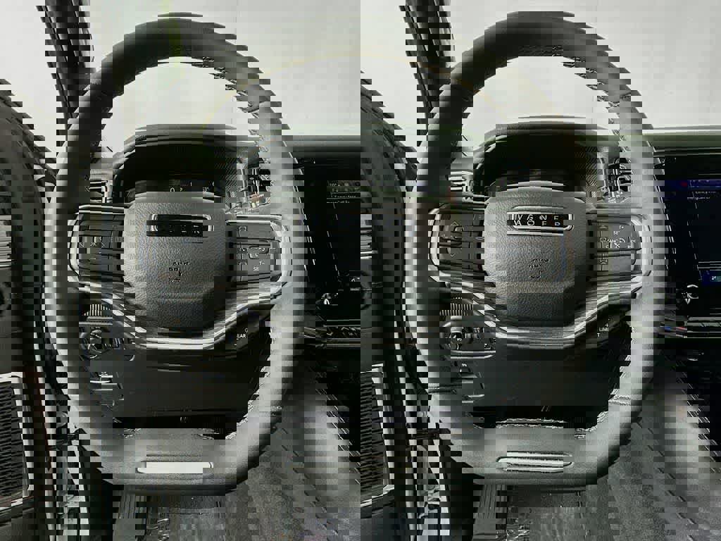 Used 2023 Jeep Wagoneer Series III w/ Preferred Equipment Group image 19