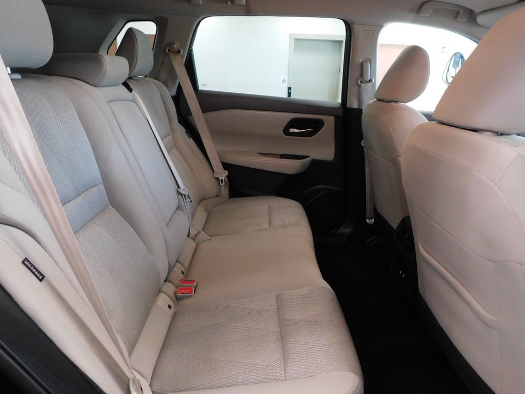 Used 2025 Nissan Rogue SV AWD/4WD image 49