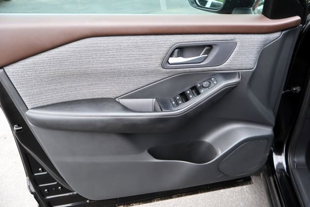 Used 2022 Nissan Rogue SV image 25