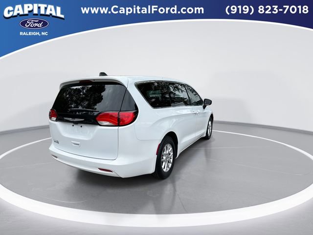 Used 2023 Chrysler Voyager LX FWD image 8