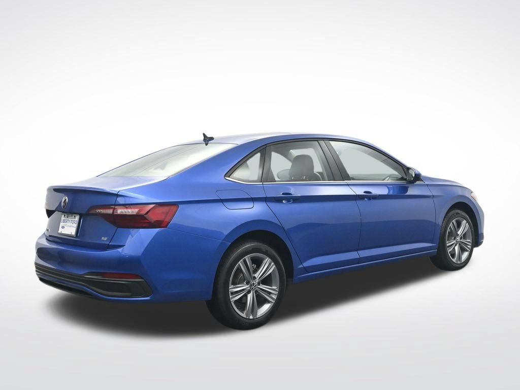 Used 2024 Volkswagen Jetta SE FWD image 6
