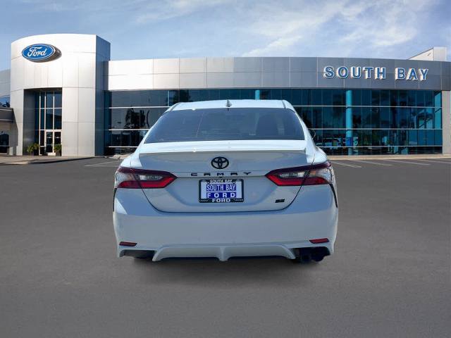 Used 2022 Toyota Camry SE FWD image 4