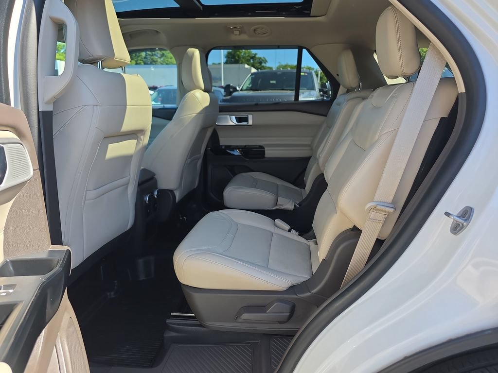 Certified 2021 Ford Explorer Platinum w/ Equipment Group 601A AWD/4WD image 17