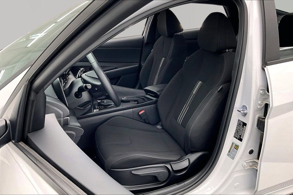 Used 2025 Hyundai Elantra Sport FWD image 25
