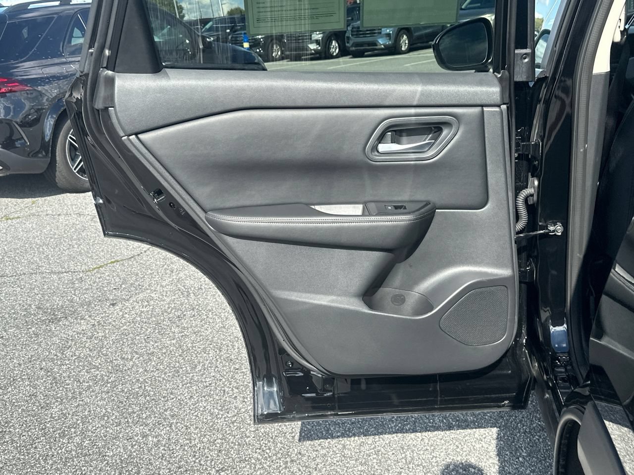 Used 2025 Nissan Rogue SV FWD image 24