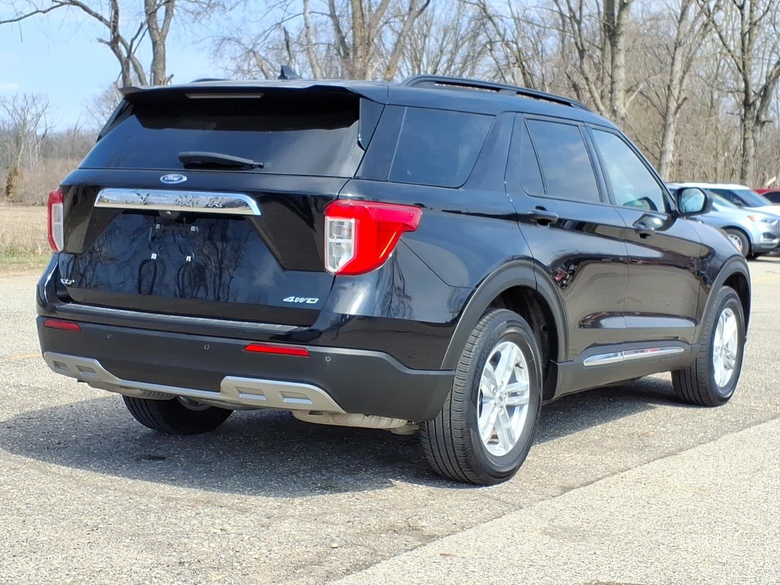 Certified 2023 Ford Explorer XLT w/ Equipment Group 202A AWD/4WD image 5