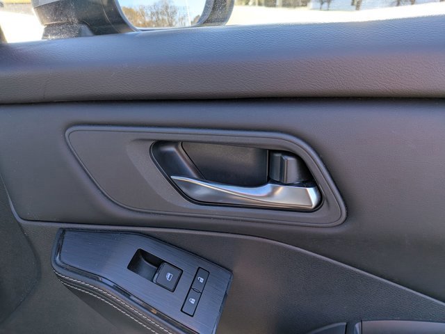 Used 2024 Nissan Rogue SV image 34