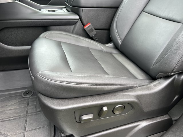 Used 2023 Chevrolet Tahoe Z71 w/ Luxury Package AWD/4WD image 18