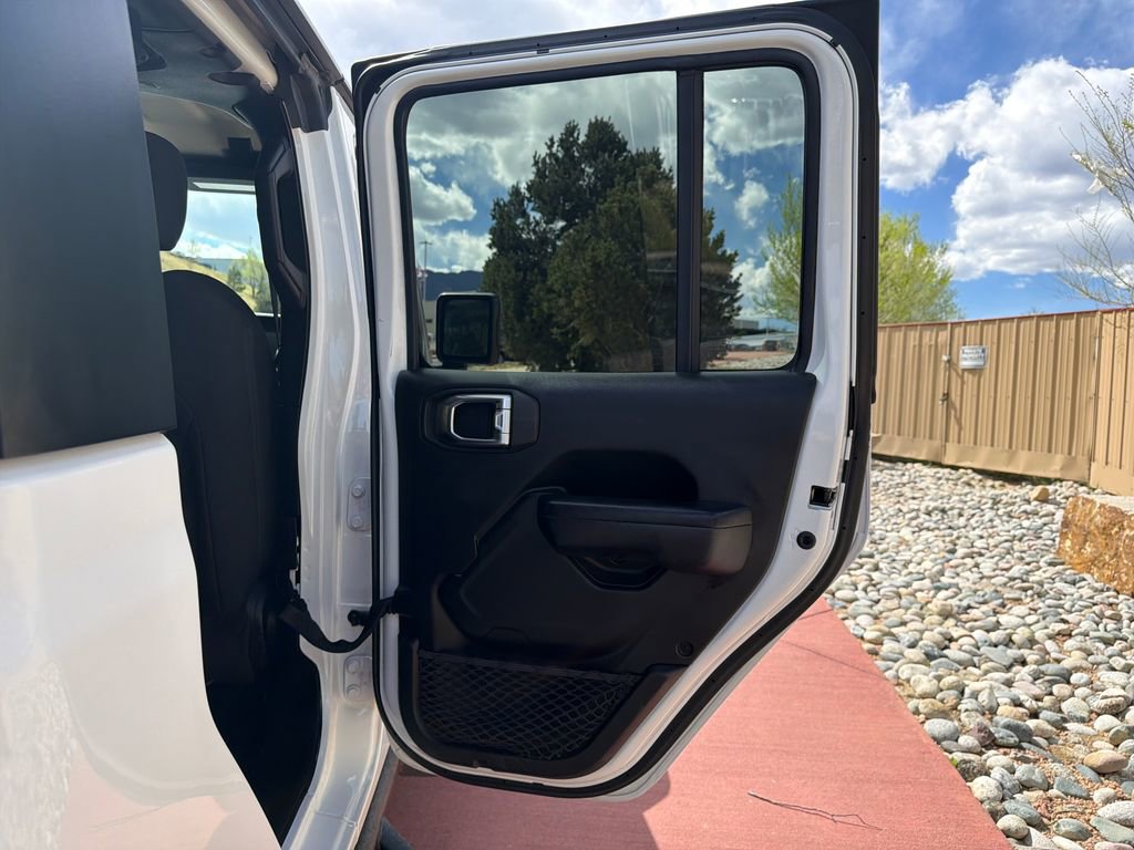 Used 2023 Jeep Gladiator Sport image 23