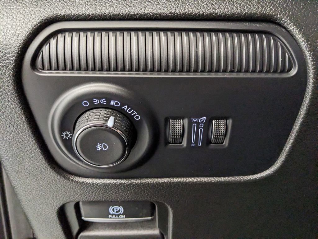 Used 2025 Jeep Wagoneer L Series II w/ 8-pass Seating Package AWD/4WD image 28