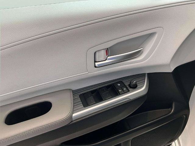 Used 2025 Toyota Sienna XLE FWD image 16