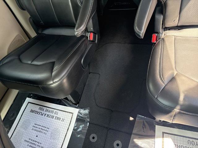 Used 2023 Chrysler Pacifica Touring-L FWD image 25