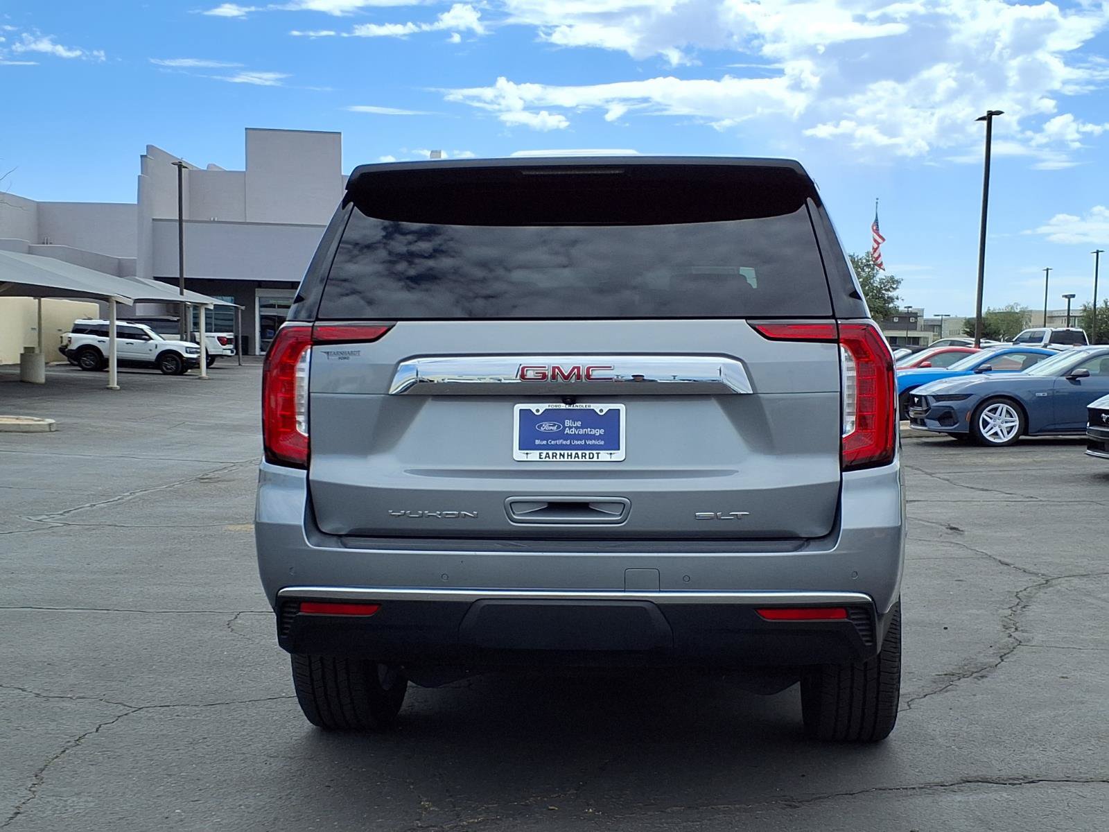 Used 2023 GMC Yukon SLT w/ SLT Premium Package AWD/4WD image 5