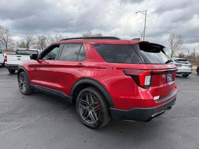 Certified 2025 Ford Explorer ST-Line w/ Premium Package image 5