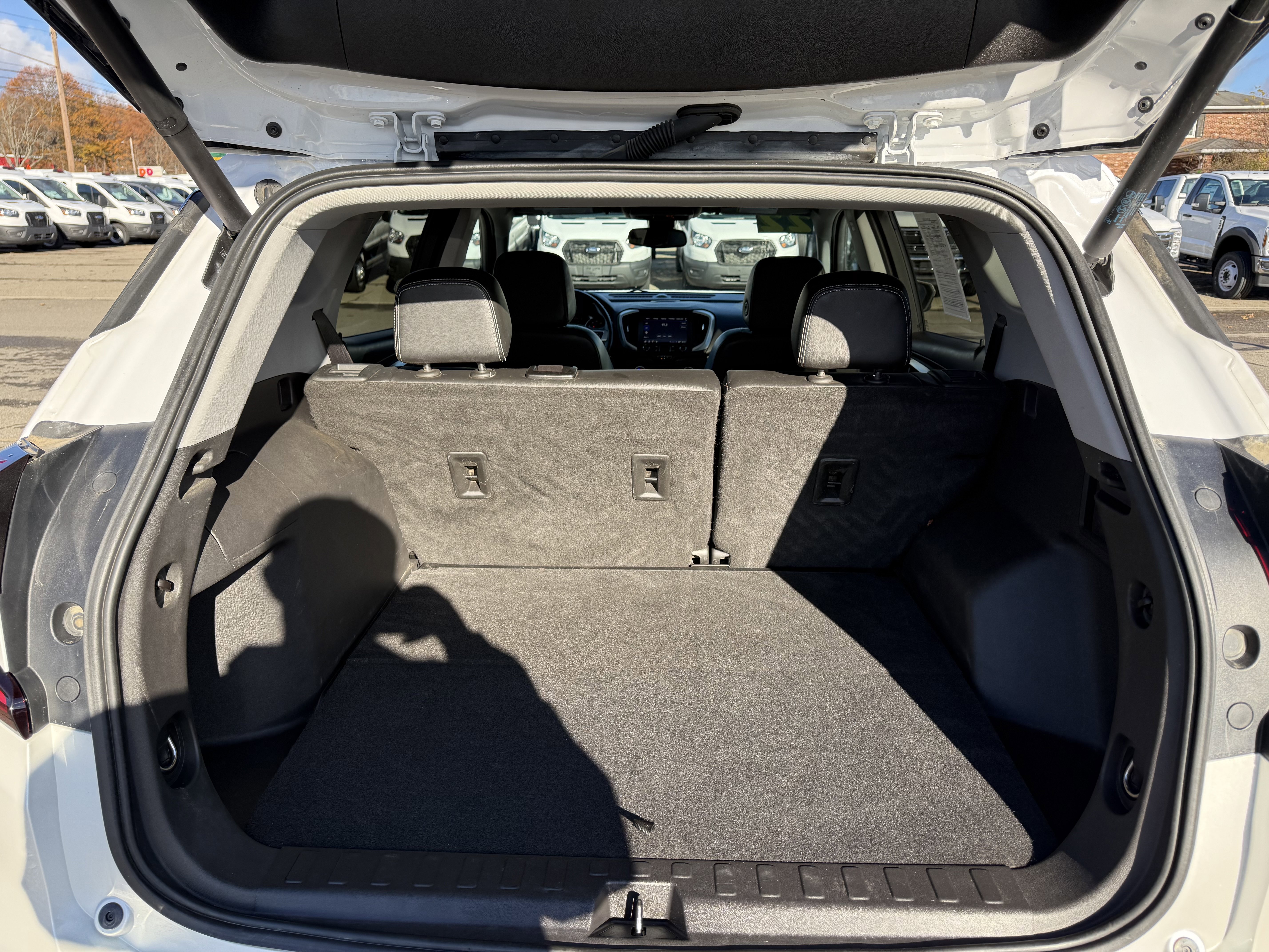 Used 2022 GMC Terrain SLT w/ Infotainment Package II image 9