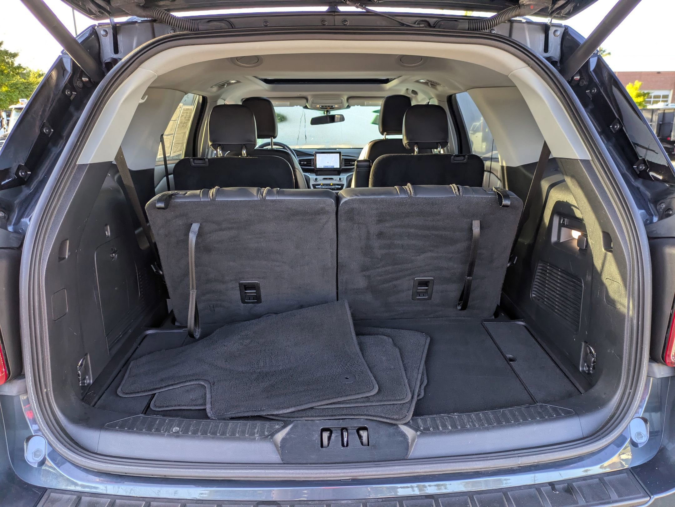 Certified 2022 Ford Explorer XLT w/ Equipment Group 202A image 34