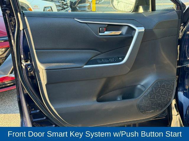 Used 2022 Toyota RAV4 XLE w/ Convenience Package AWD/4WD image 13