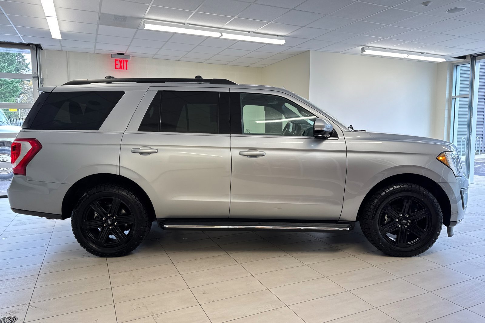 Certified 2020 Ford Expedition XLT w/ Equipment Group 202A image 3