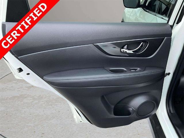 Used 2020 Nissan Rogue SV image 12