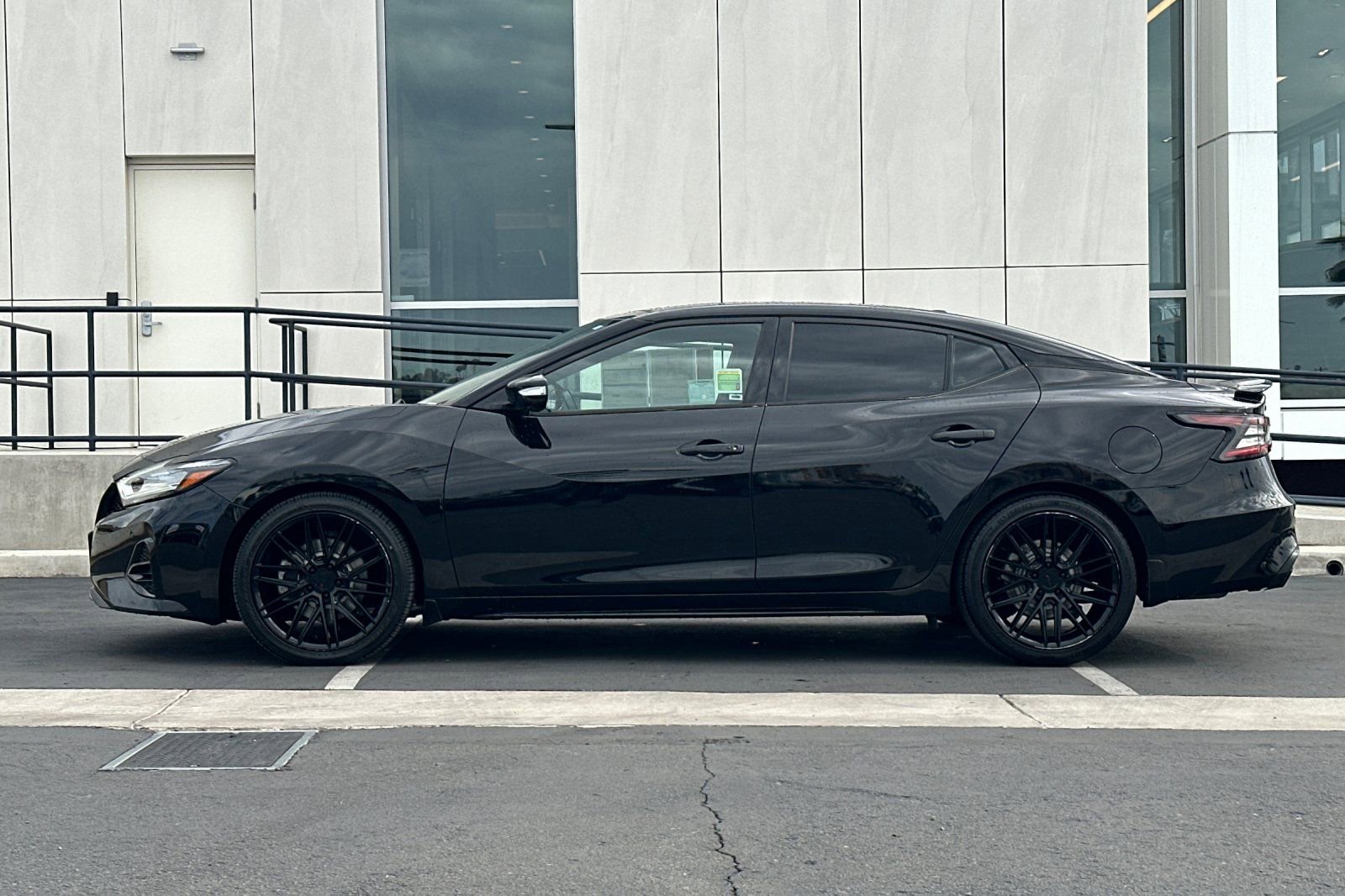 Used 2019 Nissan Maxima SR w/ Premium Package FWD image 6