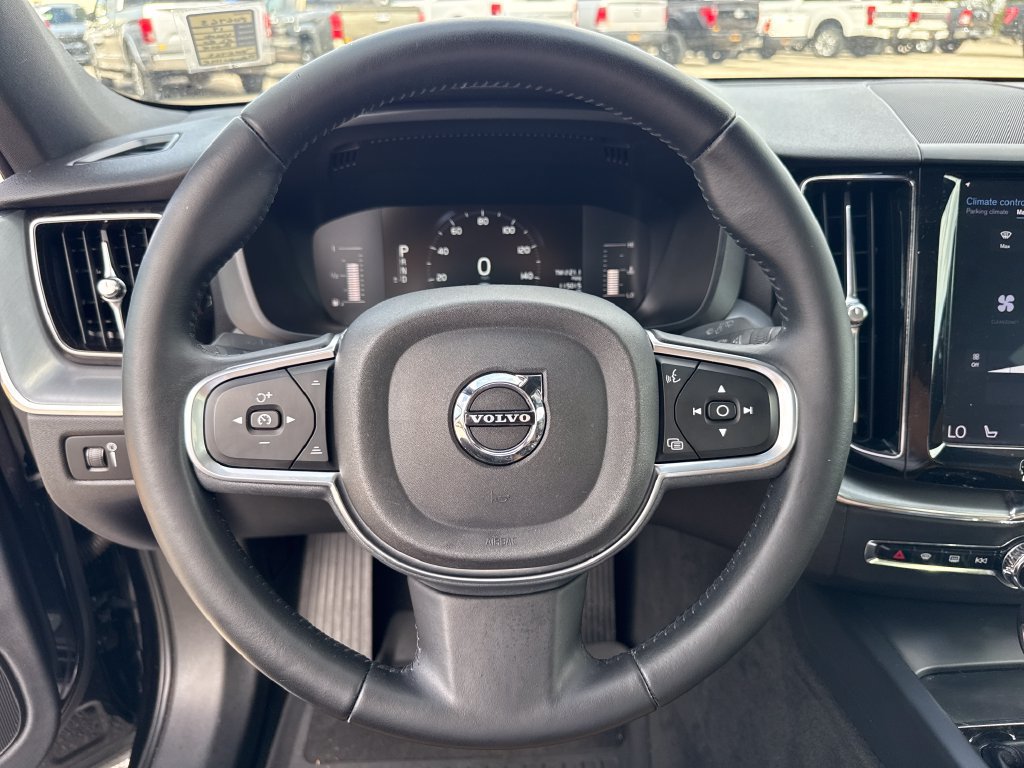 Used 2019 Volvo XC60 T5 Momentum w/ Premium Package AWD/4WD image 14