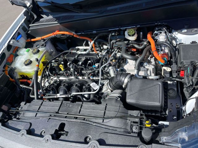 Certified 2025 Ford Maverick XL FWD image 14