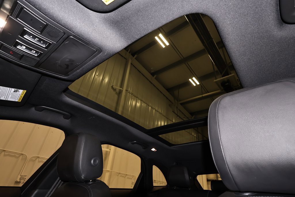 Used 2018 Jaguar F-PACE Premium image 36