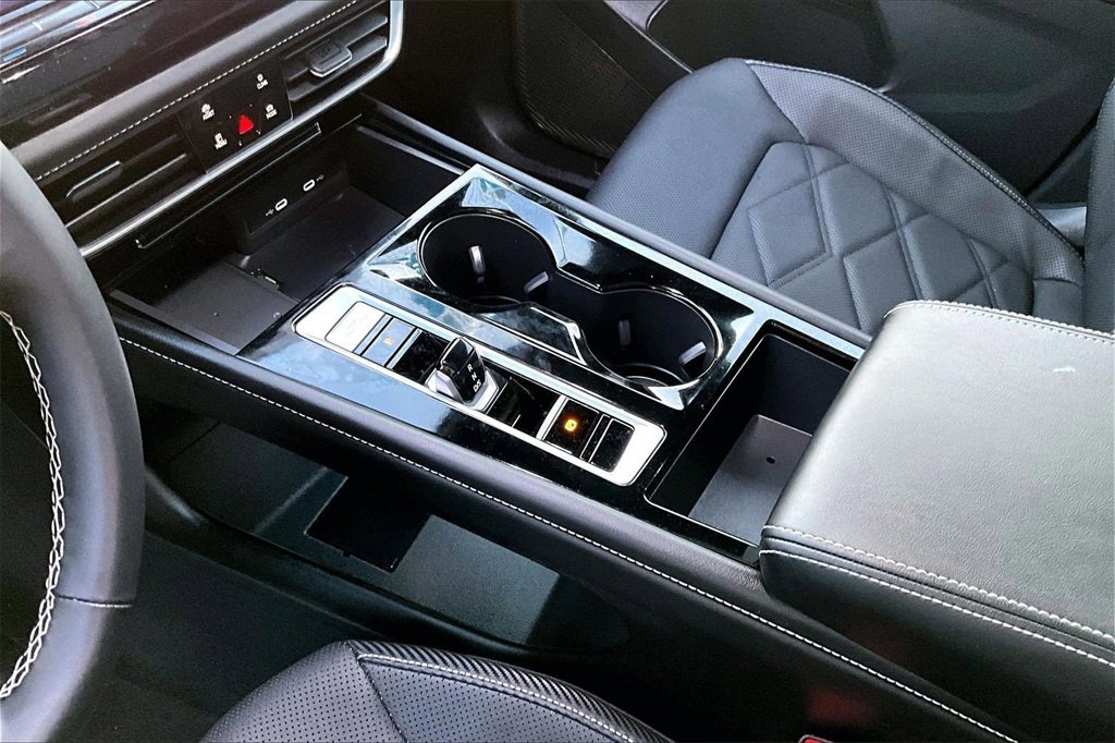 Used 2024 Volkswagen Atlas Cross Sport SE w/ Panoramic Sunroof Package image 16