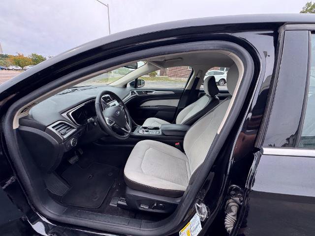 Certified 2020 Ford Fusion SE w/ Equipment Group 151A FWD image 7