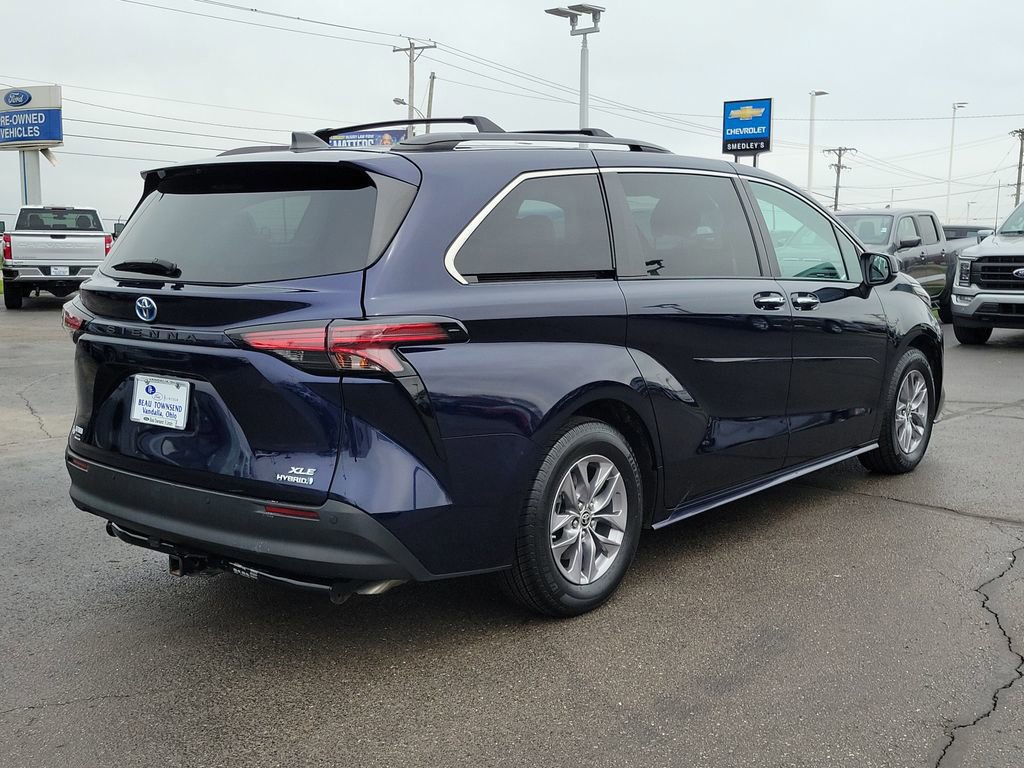Used 2022 Toyota Sienna XLE image 5