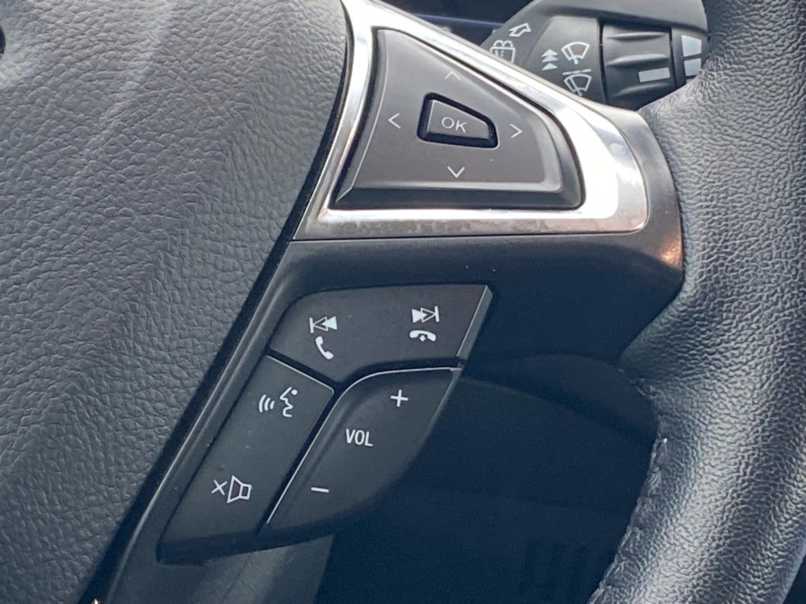 Certified 2024 Ford Edge SEL AWD/4WD image 9