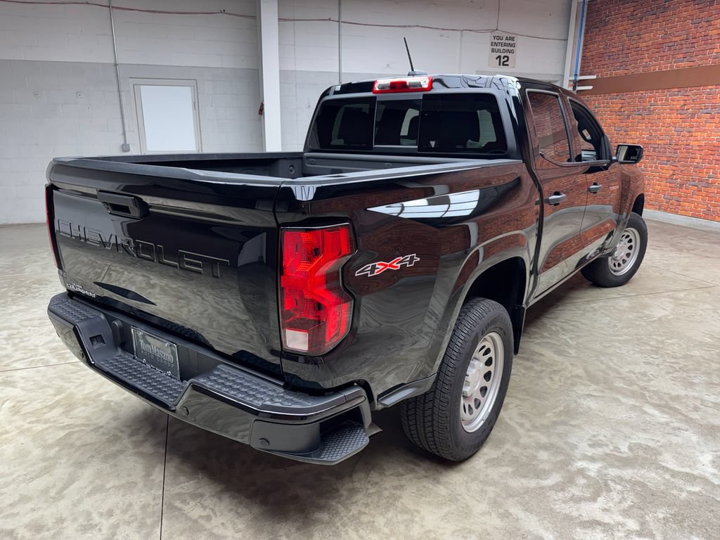 Used 2025 Chevrolet Colorado W/T AWD/4WD image 4