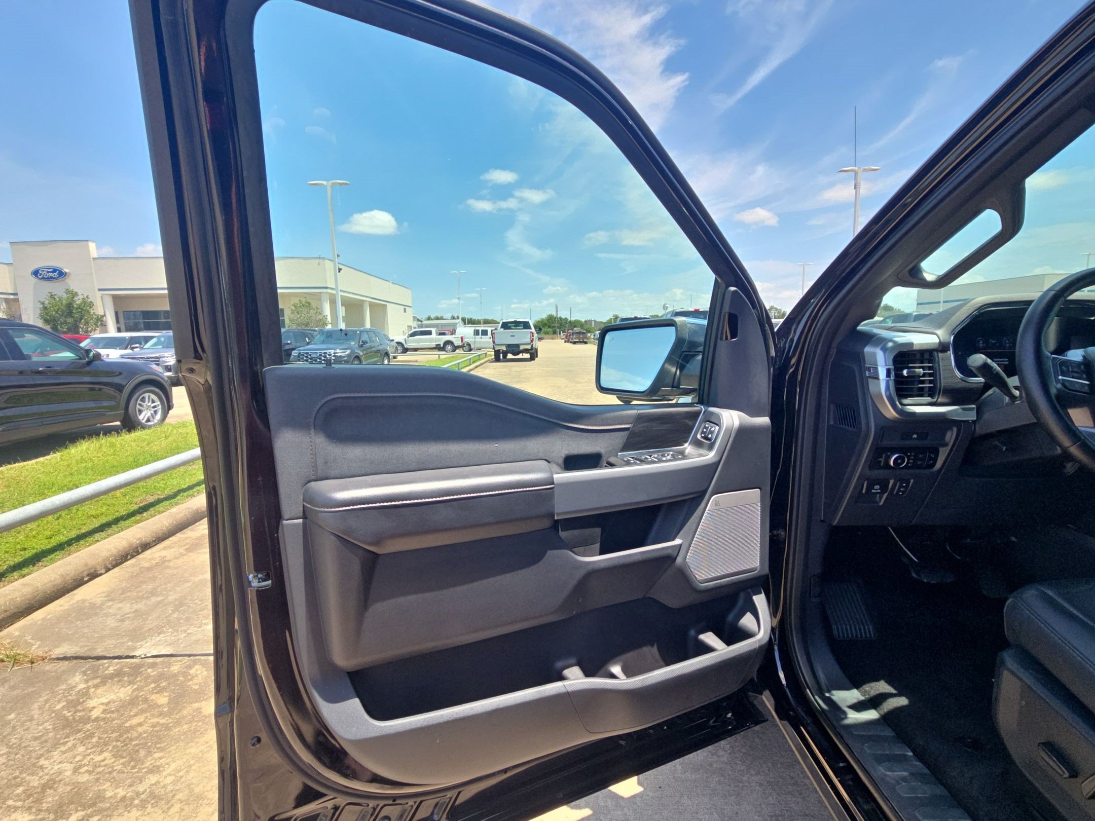 Certified 2025 Ford F150 Lariat AWD/4WD image 14