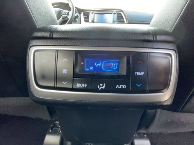 Used 2019 Toyota Highlander XLE AWD/4WD image 30