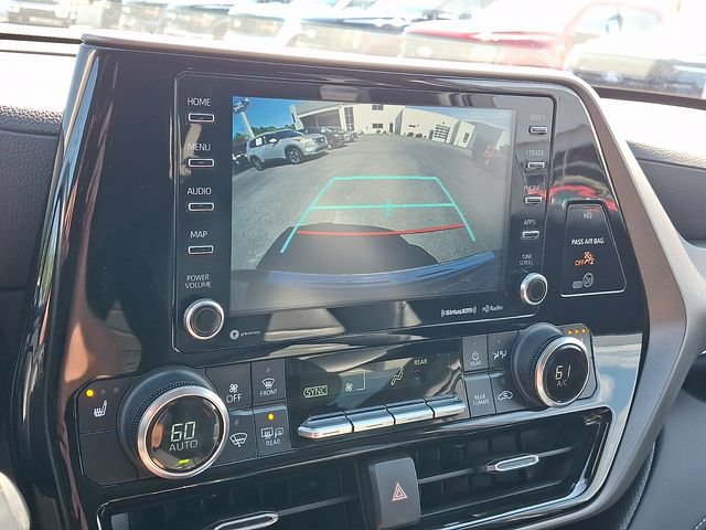 Used 2022 Toyota Highlander XLE AWD/4WD image 22