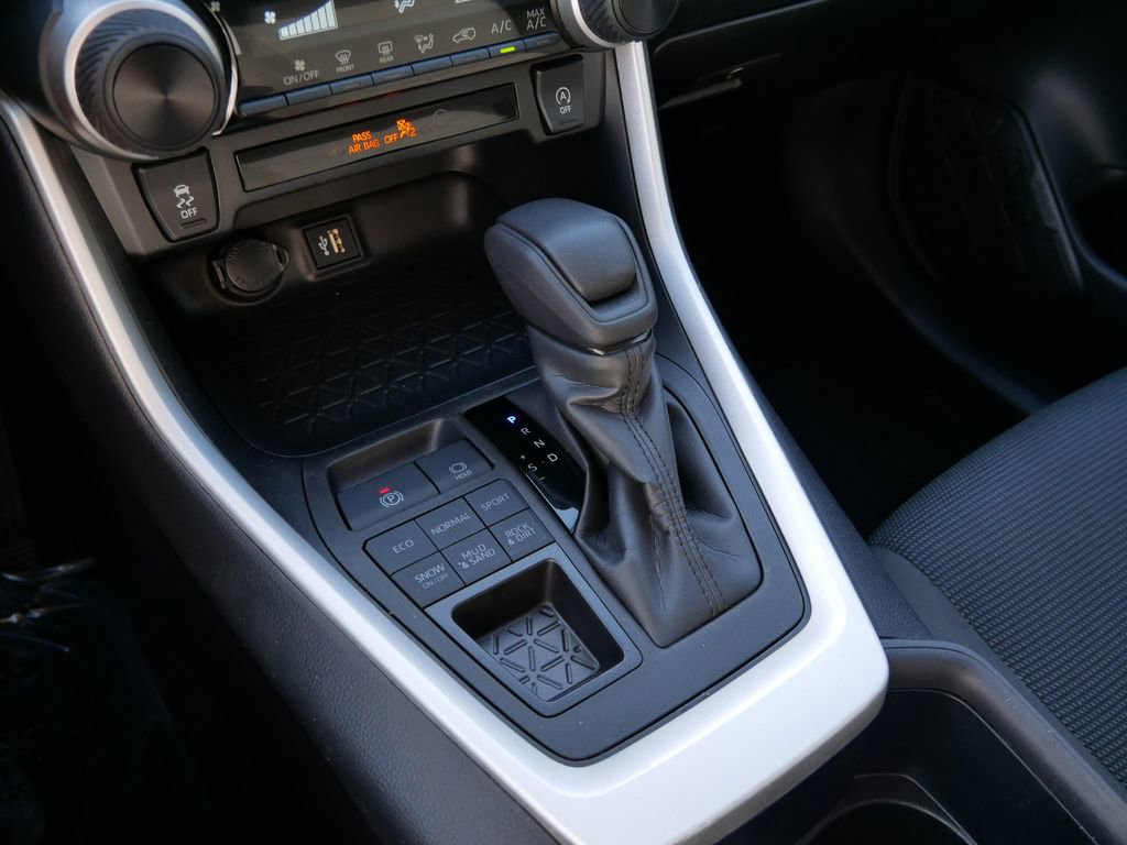 Used 2024 Toyota RAV4 LE image 20