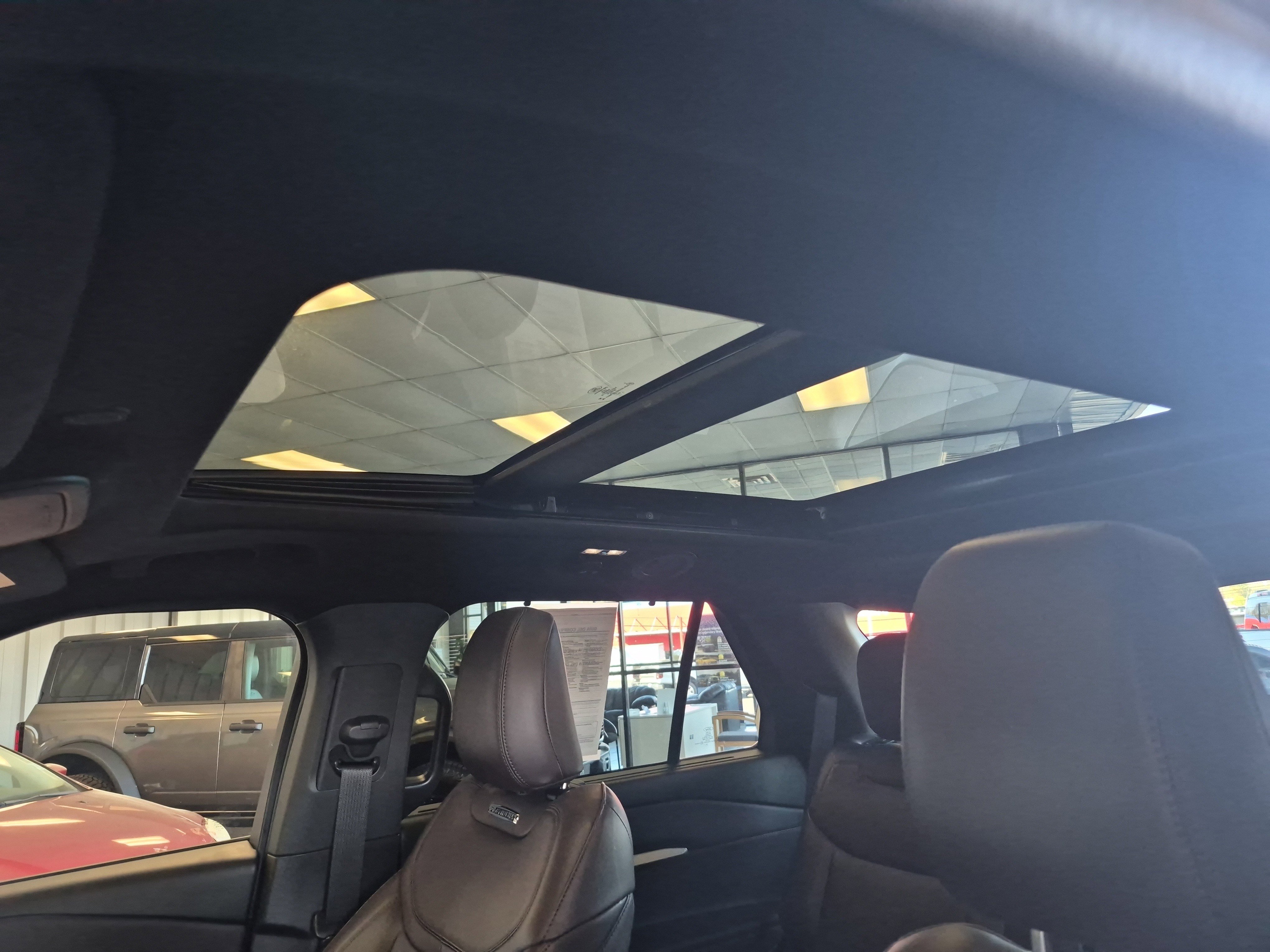 Certified 2025 Ford Explorer Platinum image 8