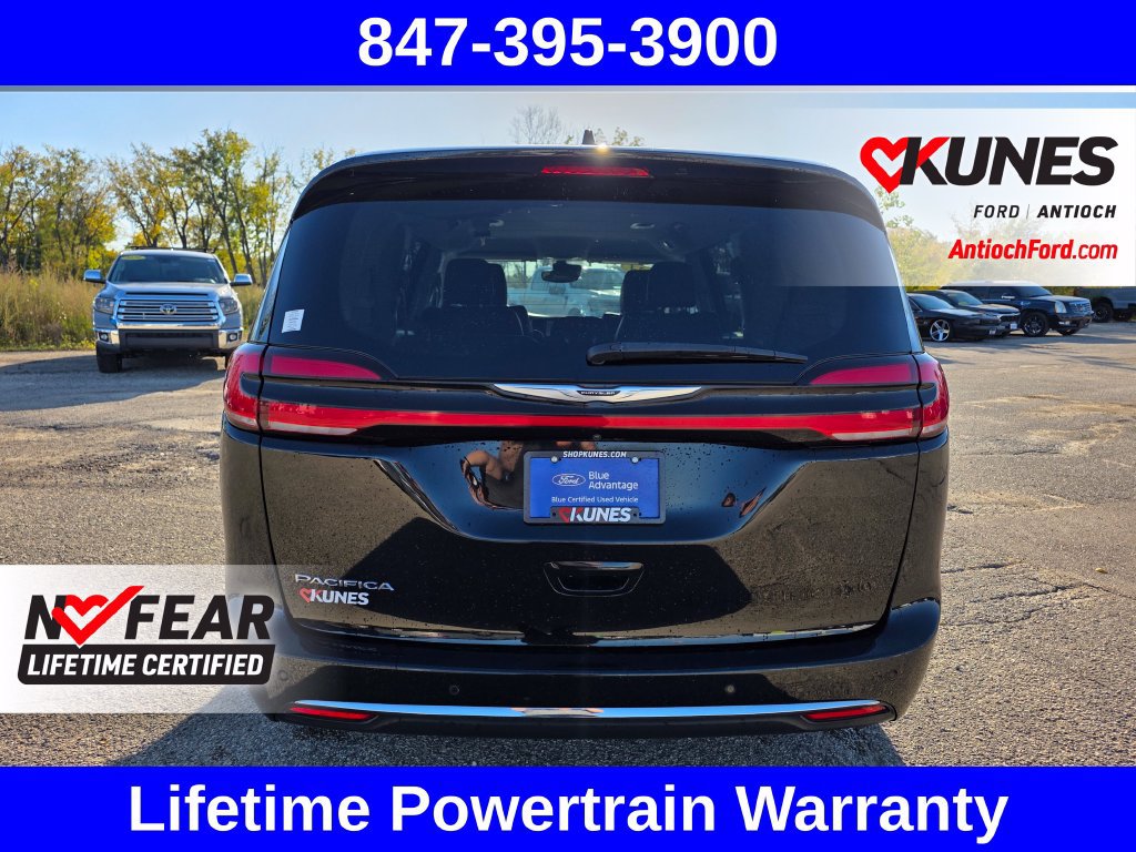 Used 2024 Chrysler Pacifica Touring-L FWD image 9