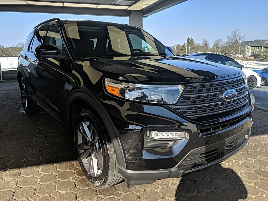 Certified 2024 Ford Explorer XLT w/ Equipment Group 202A image 4