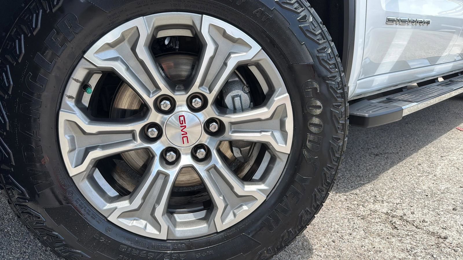 Used 2022 GMC Sierra 1500 SLE w/ Preferred Package AWD/4WD image 13