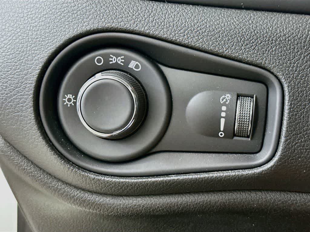 Used 2023 Jeep Renegade Latitude AWD/4WD image 26