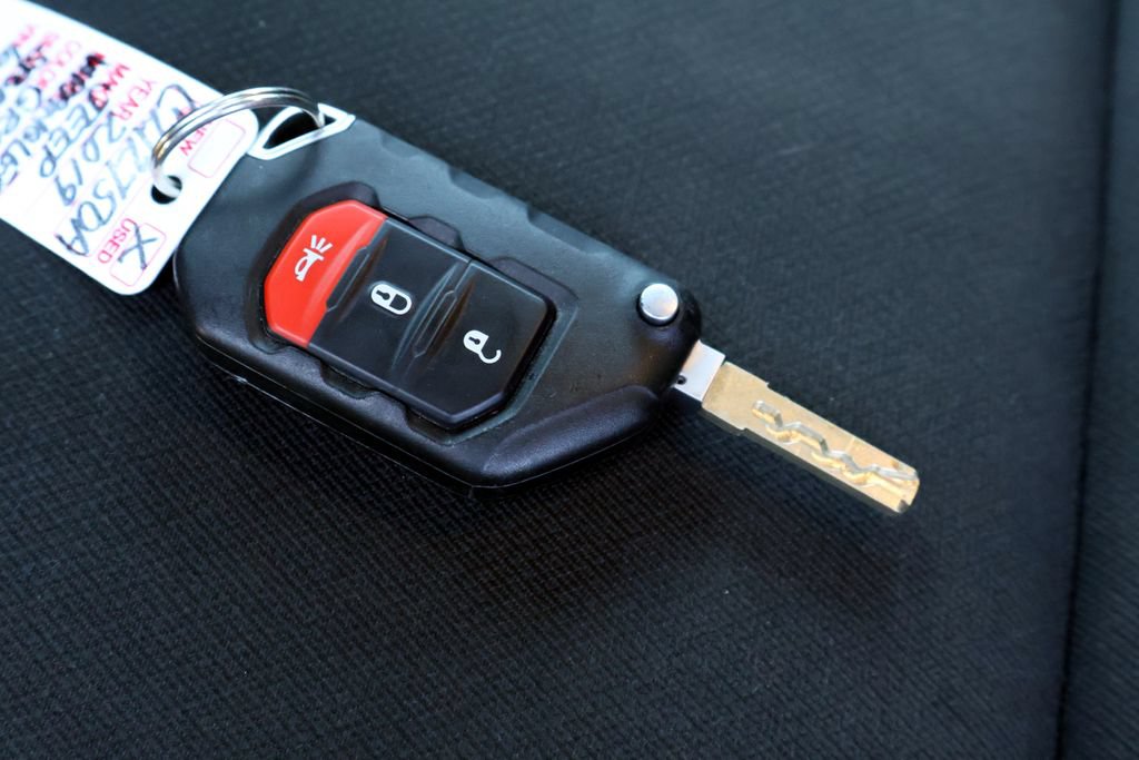 Used 2019 Jeep Wrangler Sport AWD/4WD image 36