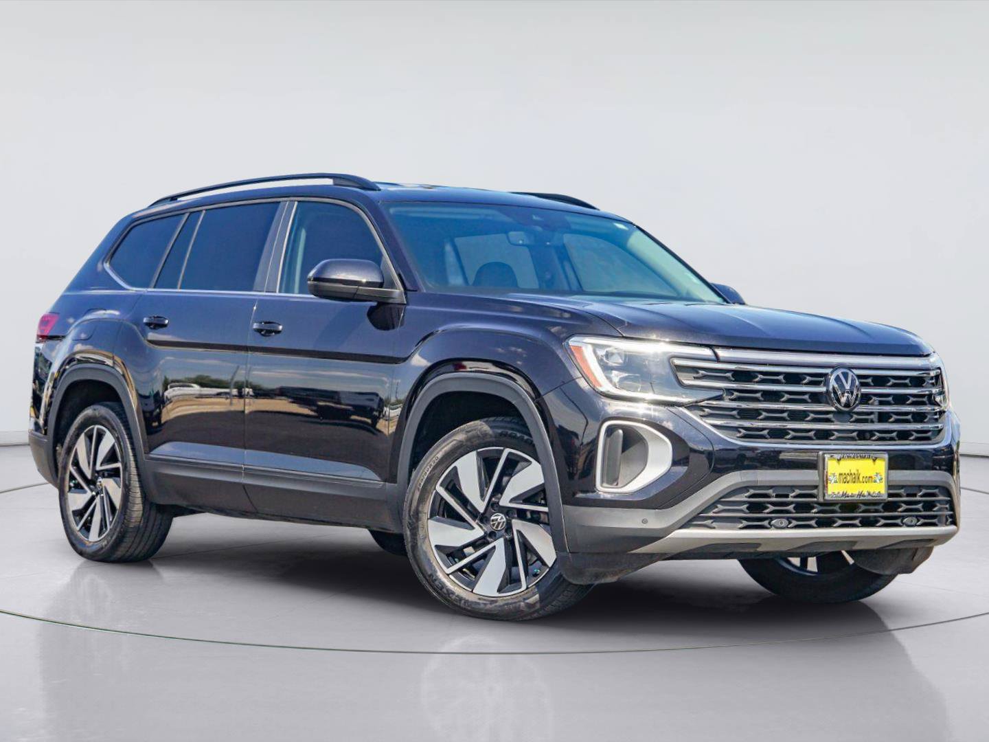 Used 2024 Volkswagen Atlas SE FWD image 1