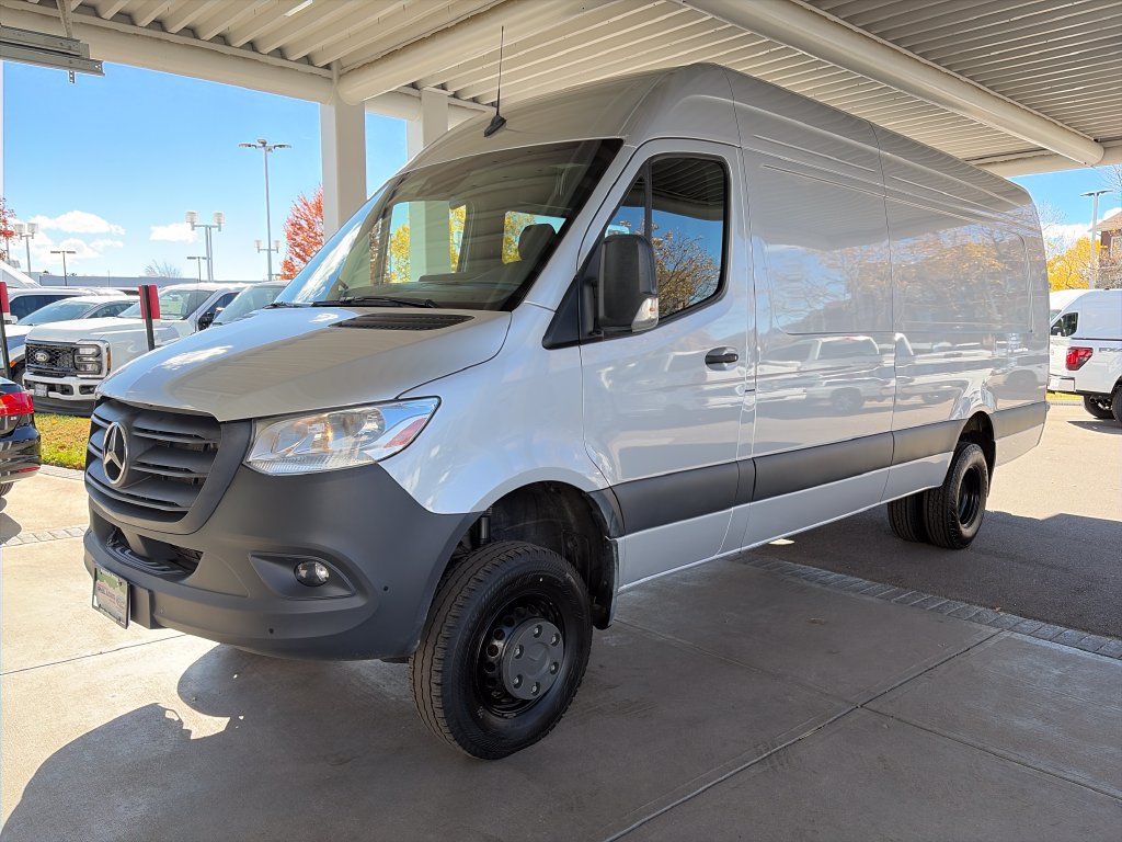 Used 2024 Mercedes-Benz Sprinter 3500 image 3